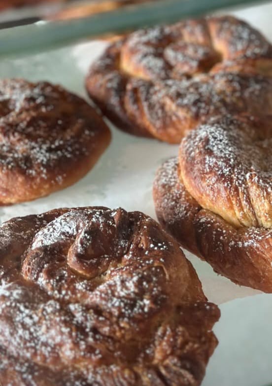 6 x Cinnamon Knots
