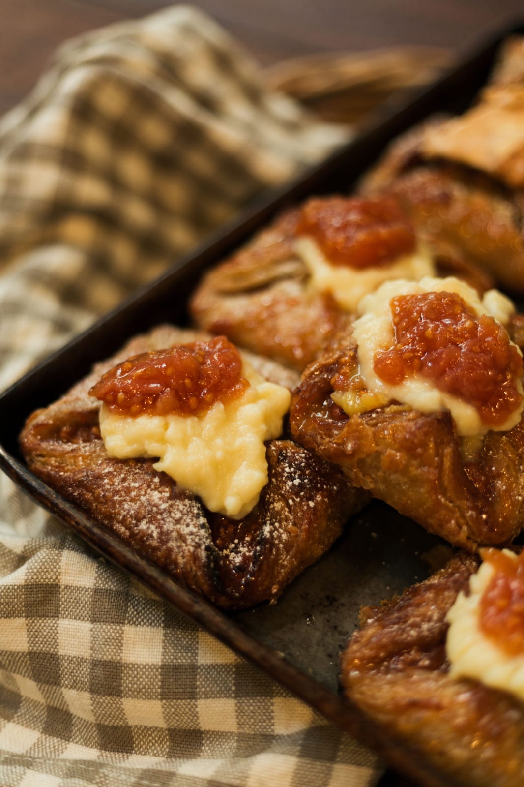 6 x Guava + Custard Pastry