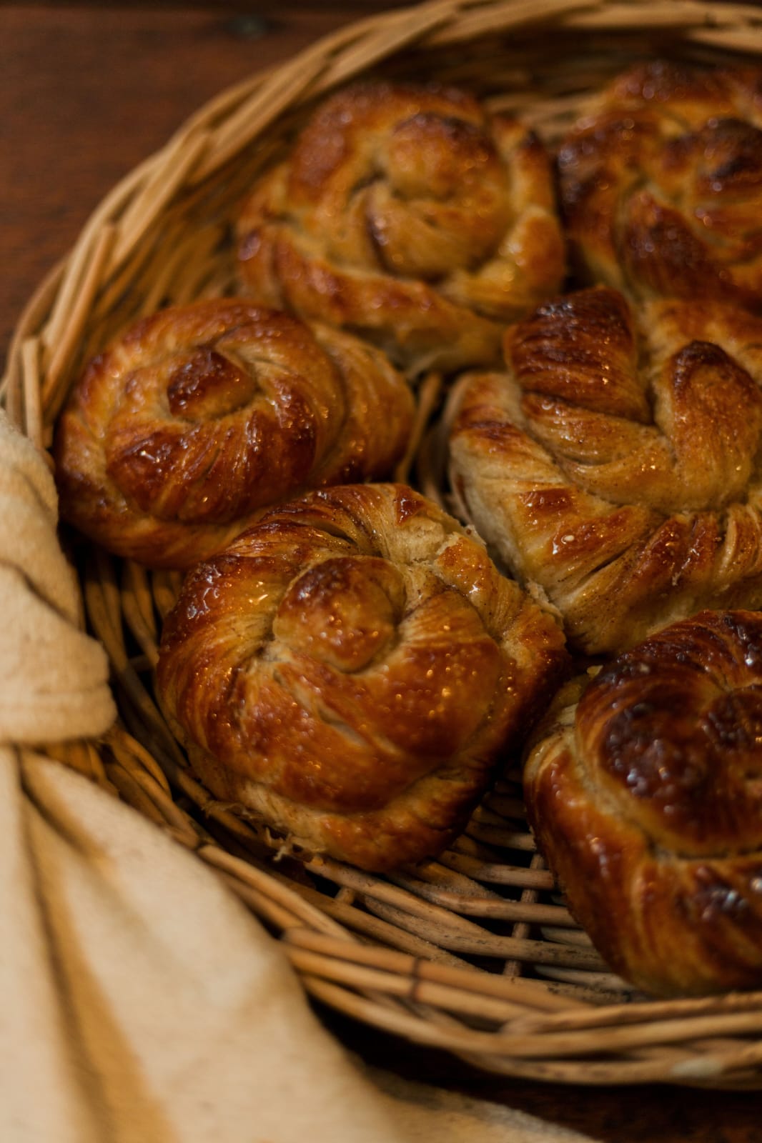 6 x Cinnamon Knots