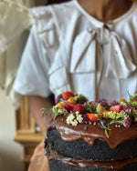 Load image into Gallery viewer, Vegan chocolate cake
